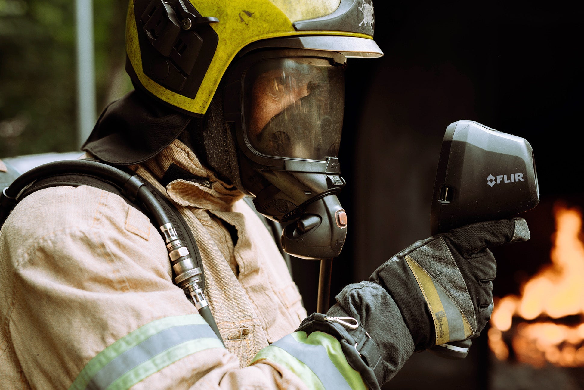 Termokamera v rukou hasiče: technologie, která chrání životy