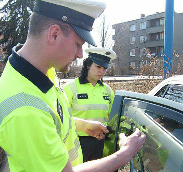 Měřidlo propustnosti automobilového skla VRECKOVÝ DETEKTÍV 2.1. OPRAVENÉ