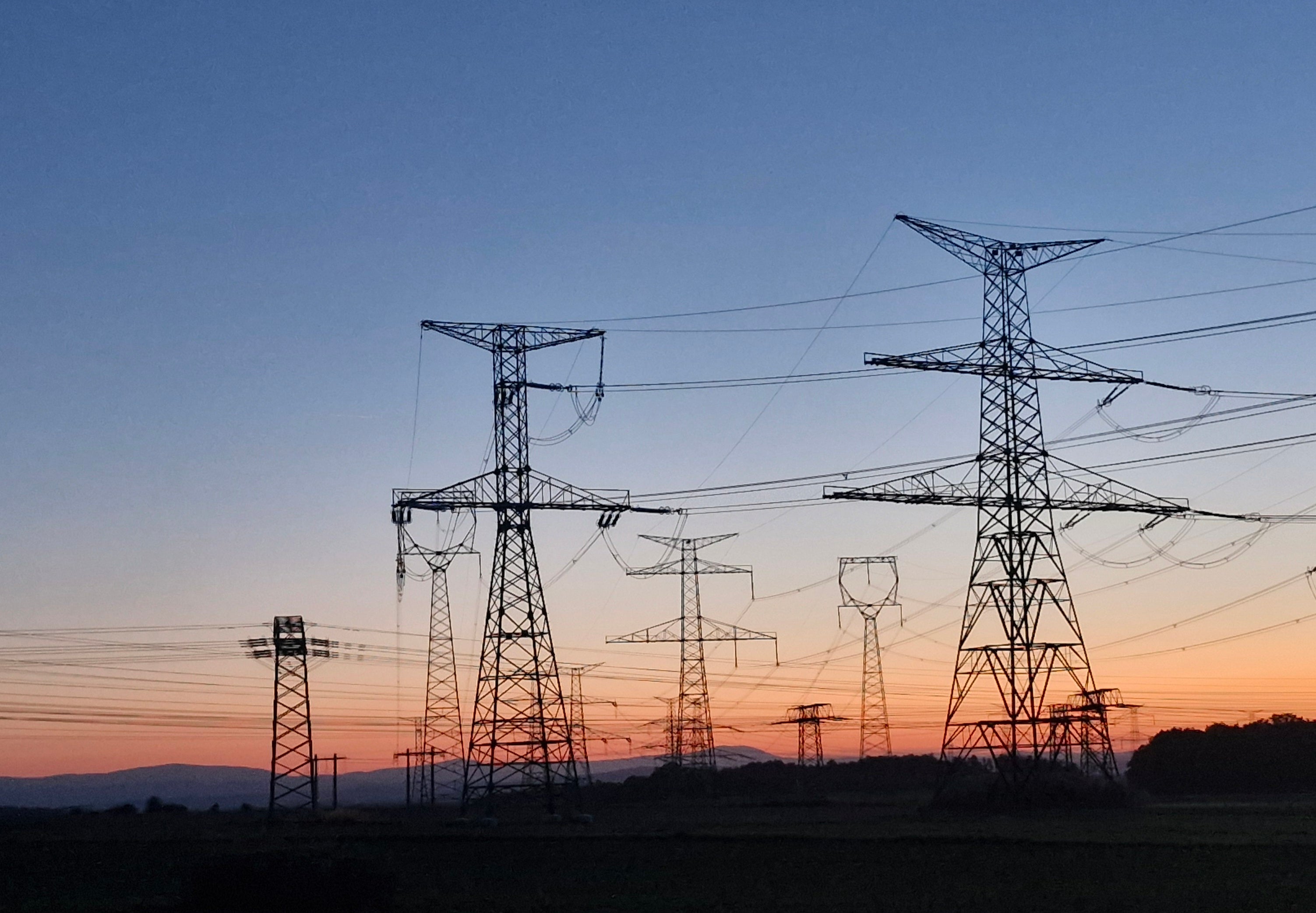 UV kamery v praxi: jak pomáhají chránit energetiku a průmysl před poruchami